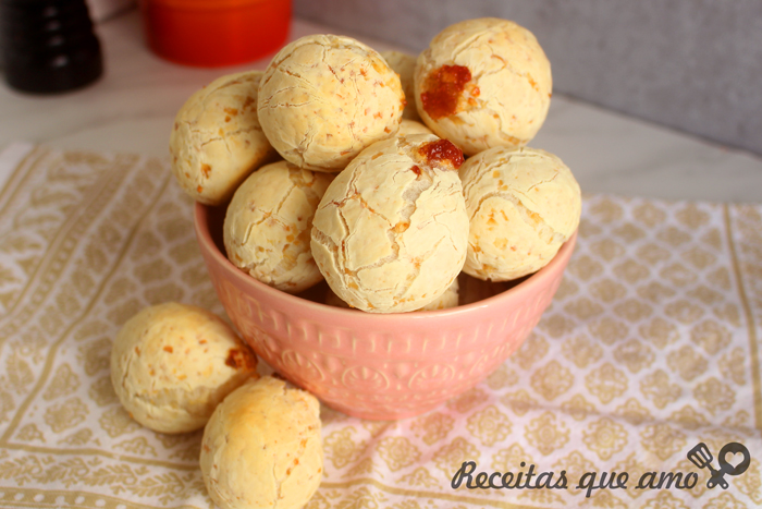 Pão de queijo recheado