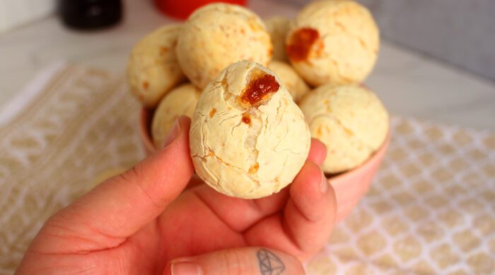 Pão de queijo recheado