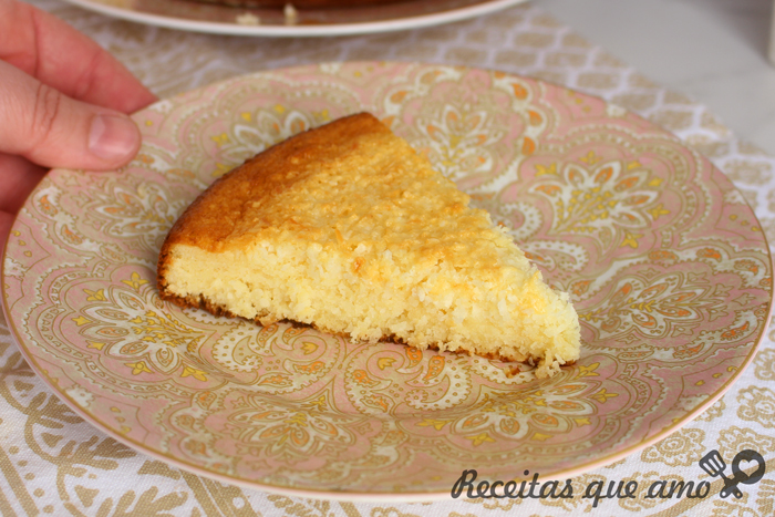 Bolo queijadinha cremosa