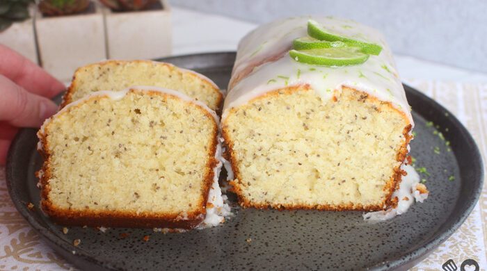 Bolo de limão com chia