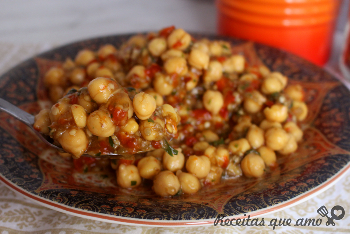 Salada assada de grão de bico