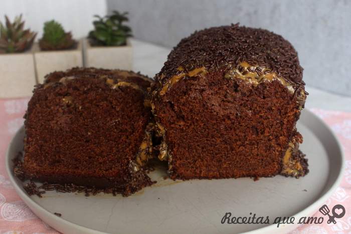 Caseirinho de chocolate com doce de leite