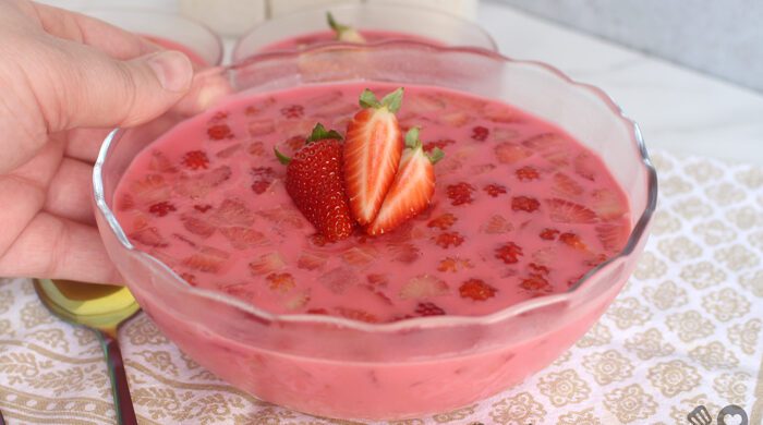 Gelatina cremosa de morango sem açúcar
