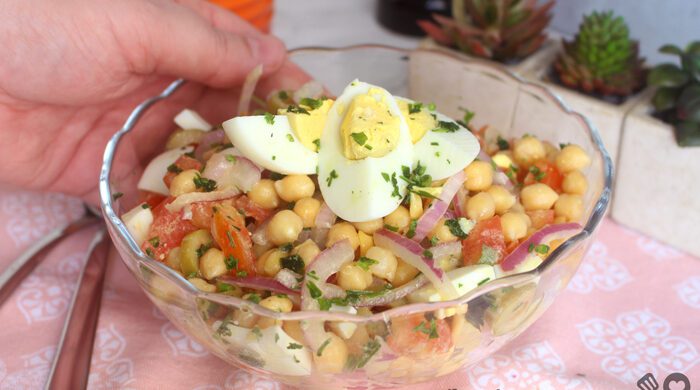 Salada de grão de bico completa