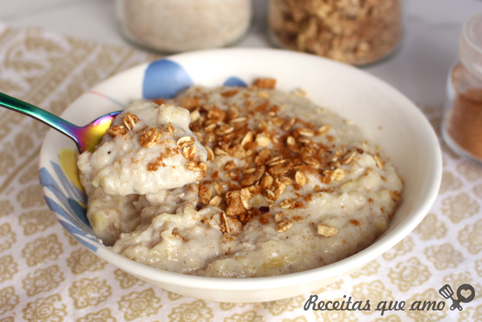 Mingau de aveia com banana Mingau de aveia com banana