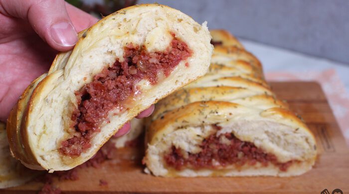 Pão de calabresa acebolada