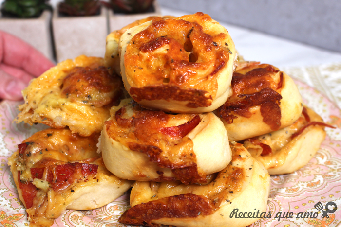 Pão pizza na máquina de pão