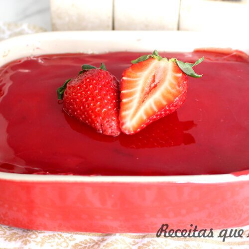 Morango do amor de travessa