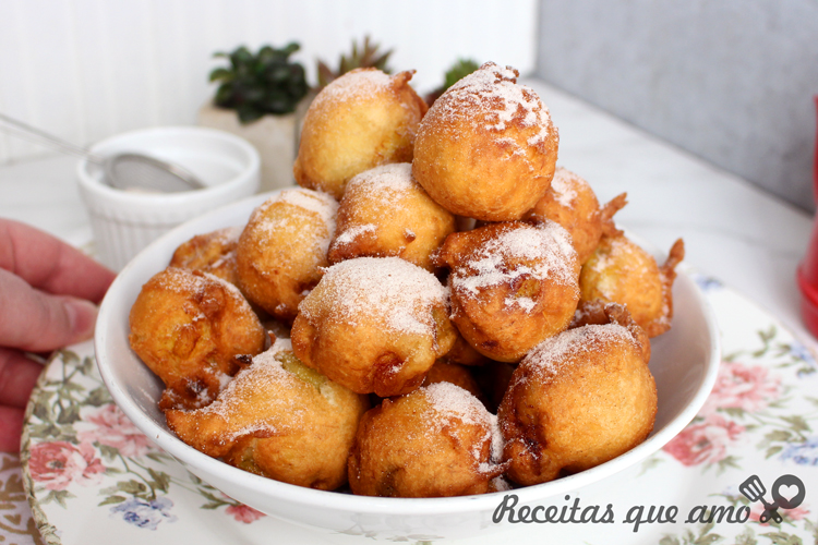 Bolinho de chuva com banana Bolinho de chuva com banana