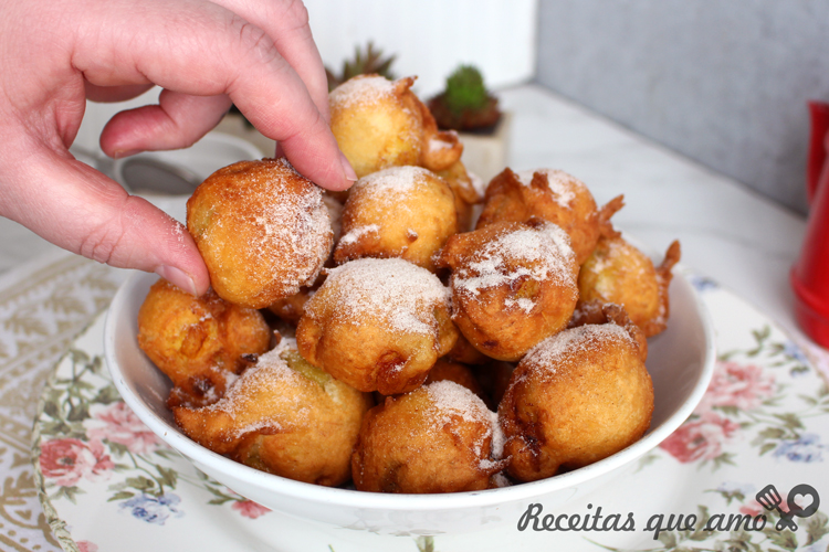 Bolinho de chuva com banana Bolinho de chuva com banana