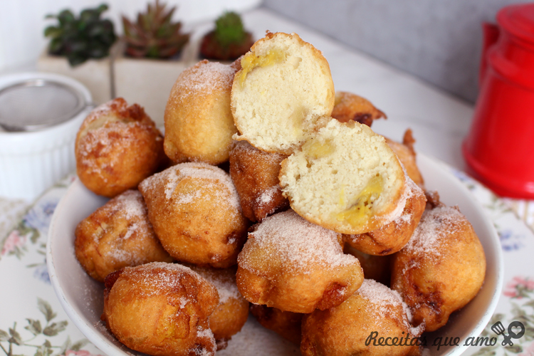 Bolinho de chuva com banana Bolinho de chuva com banana