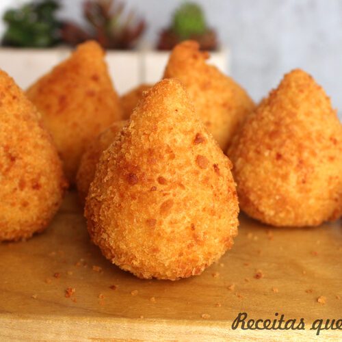 Coxinha com massa de batata