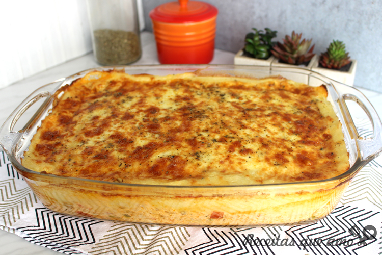 Escondidinho de frango com requeijão