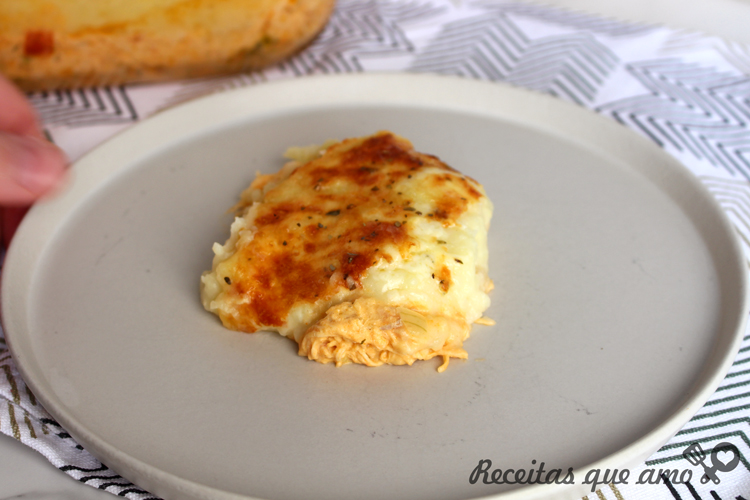 Escondidinho de frango com requeijão