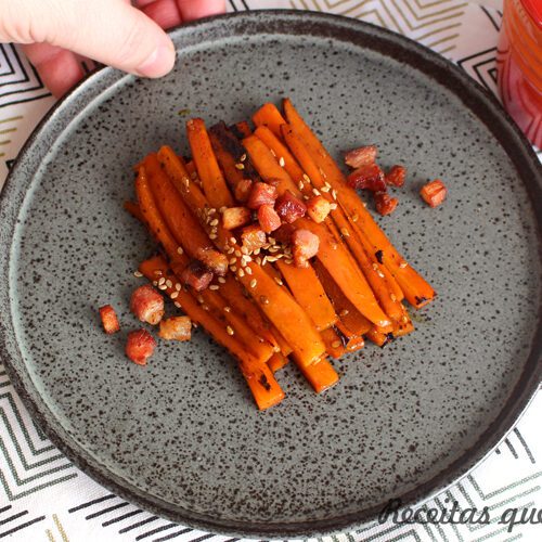 Cenoura glaceada com bacon