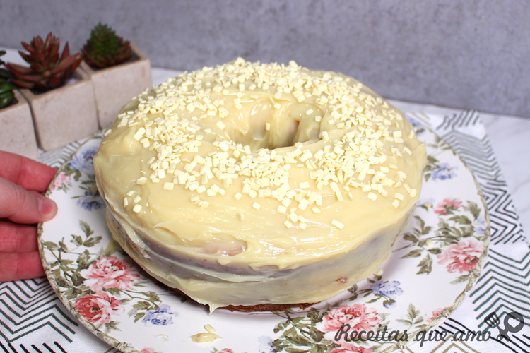 Bolo simples com massa de iogurte Bolo simples com massa de iogurte