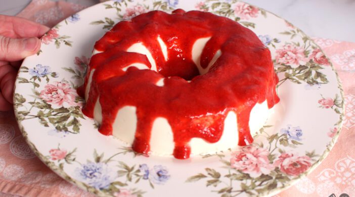 Panna cotta com molho de morango sem açúcar