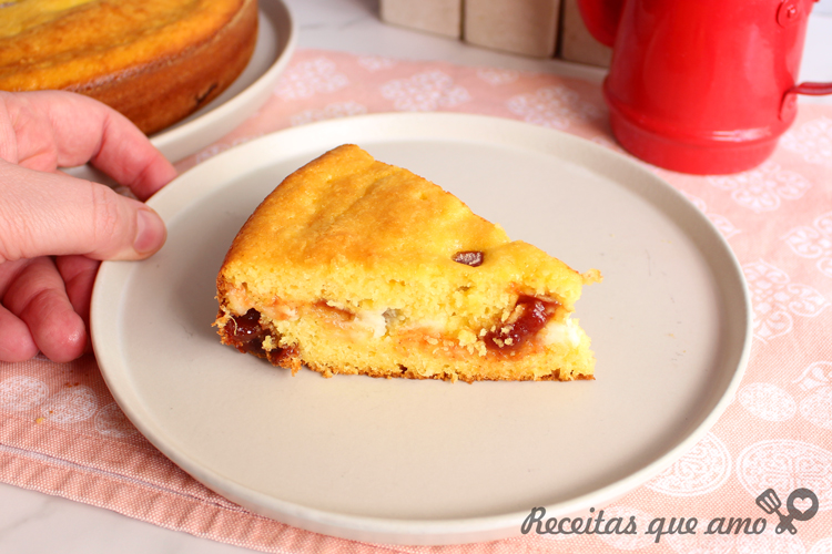 Bolo de milho com requeijão Bolo de milho com requeijão