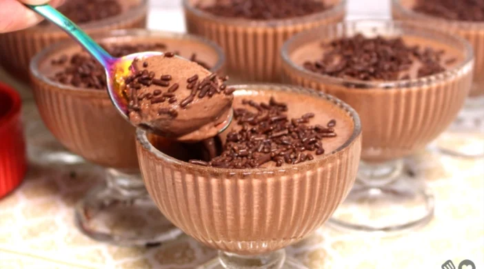 MOUSSE DE CHOCOLATE DE LIQUIDIFICADOR
