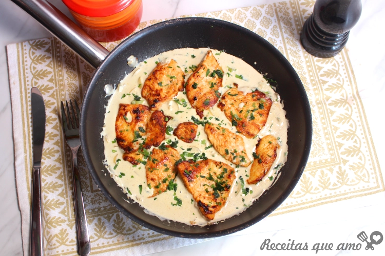 FRANGO COM MOLHO DE QUEIJO FRANGO COM MOLHO DE QUEIJO