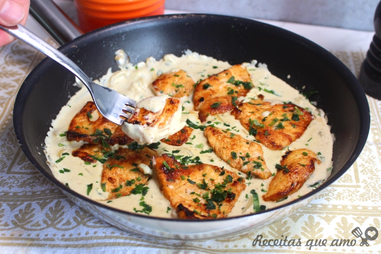 FRANGO COM MOLHO DE QUEIJO FRANGO COM MOLHO DE QUEIJO