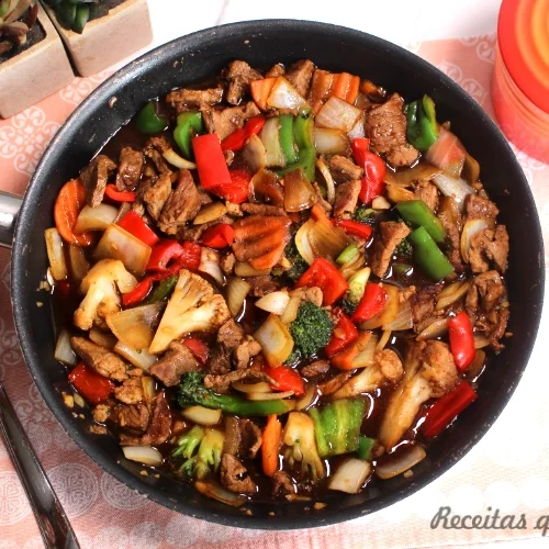 Carne com legumes