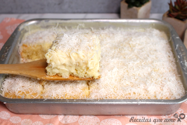 BOLO DE COCO MOLHADO