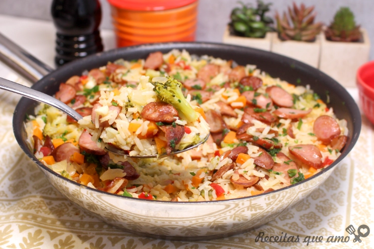 ARROZ COM LINGUIÇA EM UMA PANELA SÓ ARROZ COM LINGUIÇA EM UMA PANELA SÓ