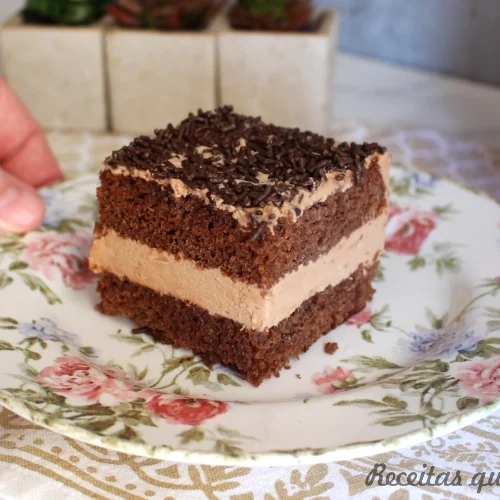 BOLO MOUSSE DE CHOCOLATE