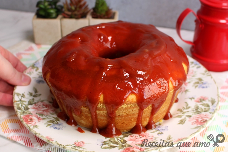 BOLO DE FUBÁ COM GOIABADA BOLO DE FUBÁ COM GOIABADA