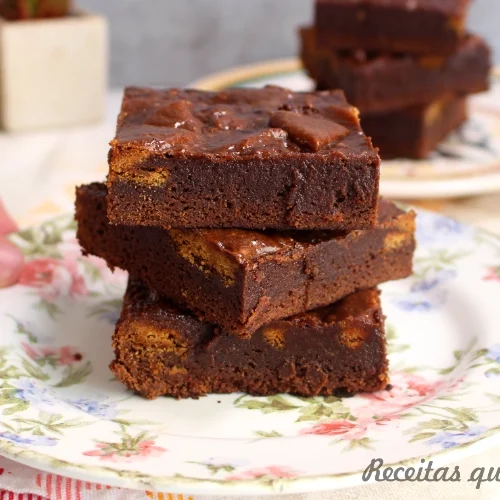 BROWNIE COM BISCOITO DE ESPECIARIAS