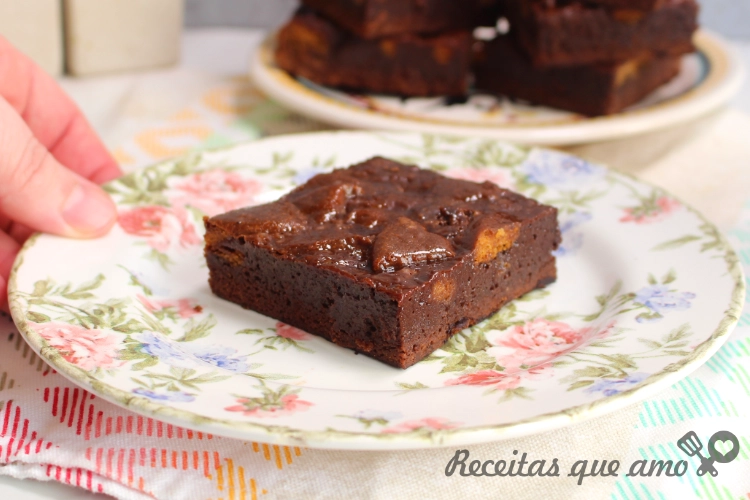 BROWNIE COM BISCOITO DE ESPECIARIAS BROWNIE COM BISCOITO DE ESPECIARIAS