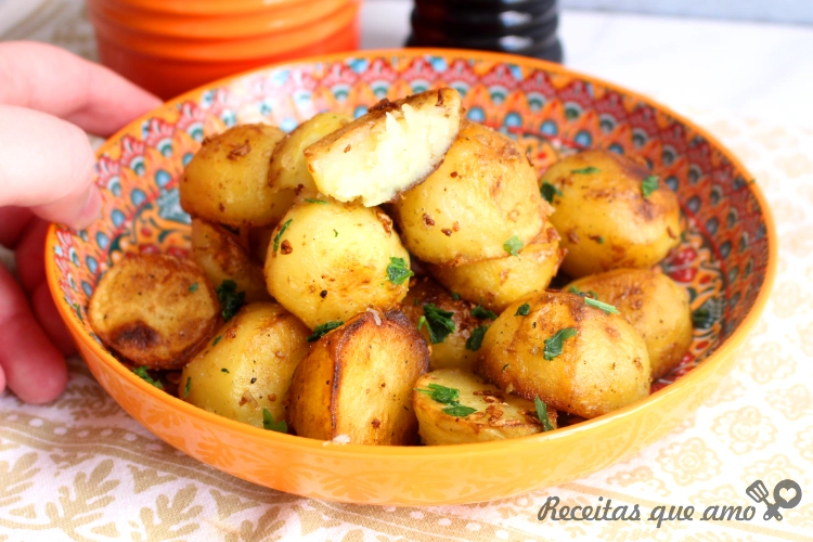 BATATA DOURADA NA FRIGIDEIRA BATATA DOURADA NA FRIGIDEIRA