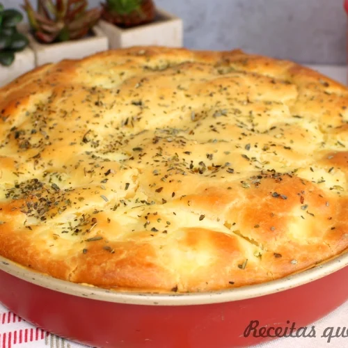 TORTA DE FRANGO COM REQUEIJÃO