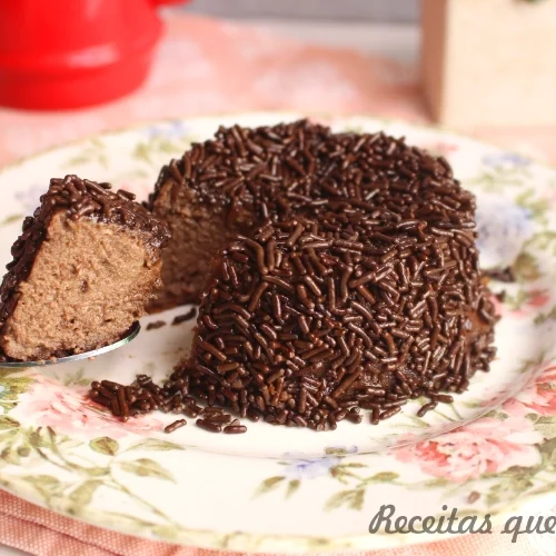 MINI BRIGADEIRÃO DE CANECA