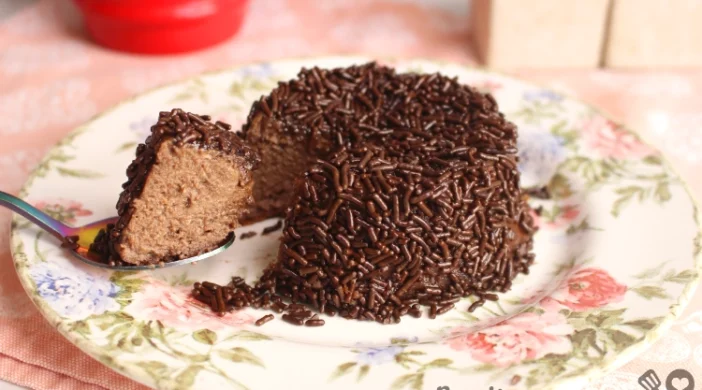 MINI BRIGADEIRÃO DE CANECA