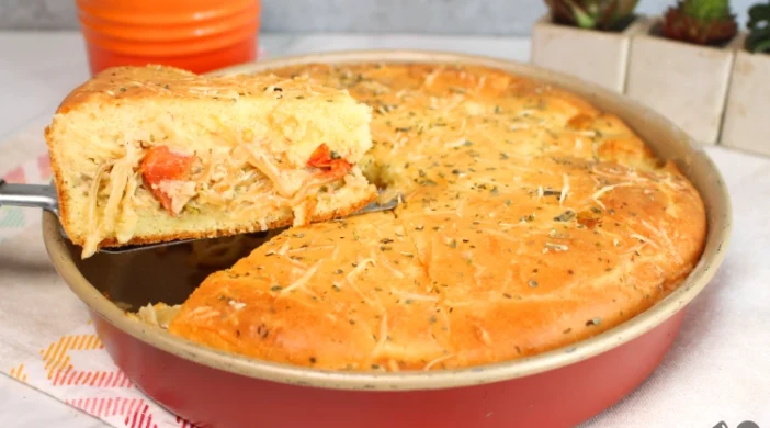 TORTA CREMOSA de cebola com queijo